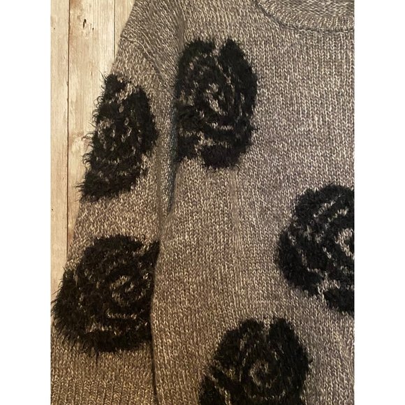 Women's Gray Cable & Gauge Fuzzy Black Rosette Sweater Size Small - Picture 6 of 9